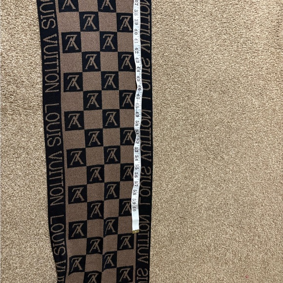 Louis Vuitton Scarf - Picture 7 of 8